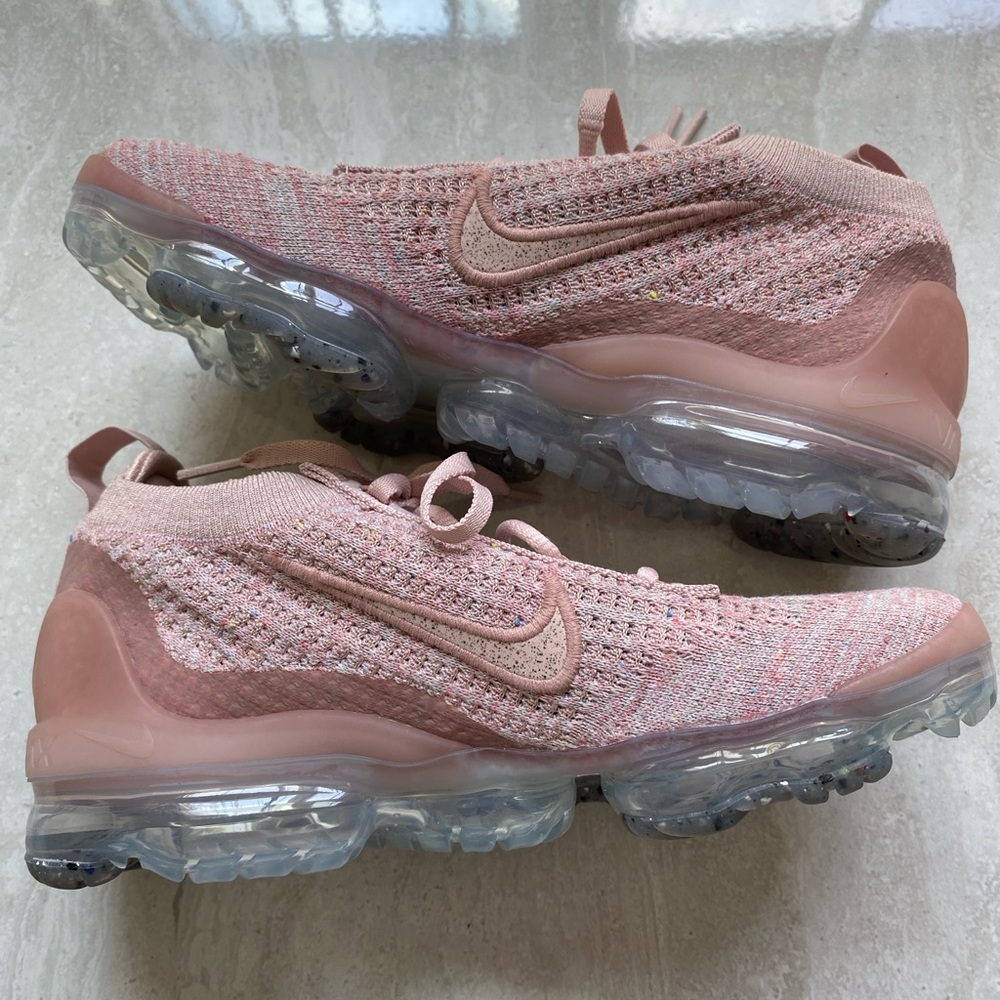 Nike Air Vapormax 2021 Flyknit Shoes - Picture 3 of 13